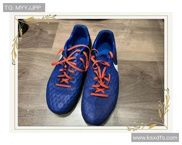 足球明星亲密互动互赠球鞋展现友谊与竞技精神的完美结合